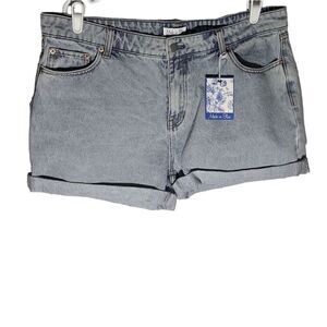 Made in Blue Women's Size 13 Acid Wash Denim Mom Shorts Rolled Hem Zip Closure